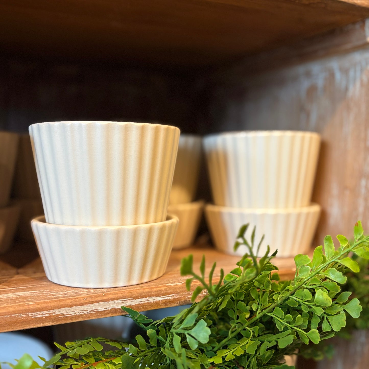 Cream Quincy Pot with Saucer