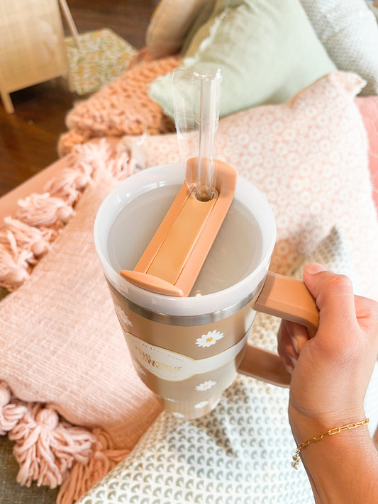The Darling Effect - Take Me Everywhere Tumbler - Dancing Daisy Sandstone