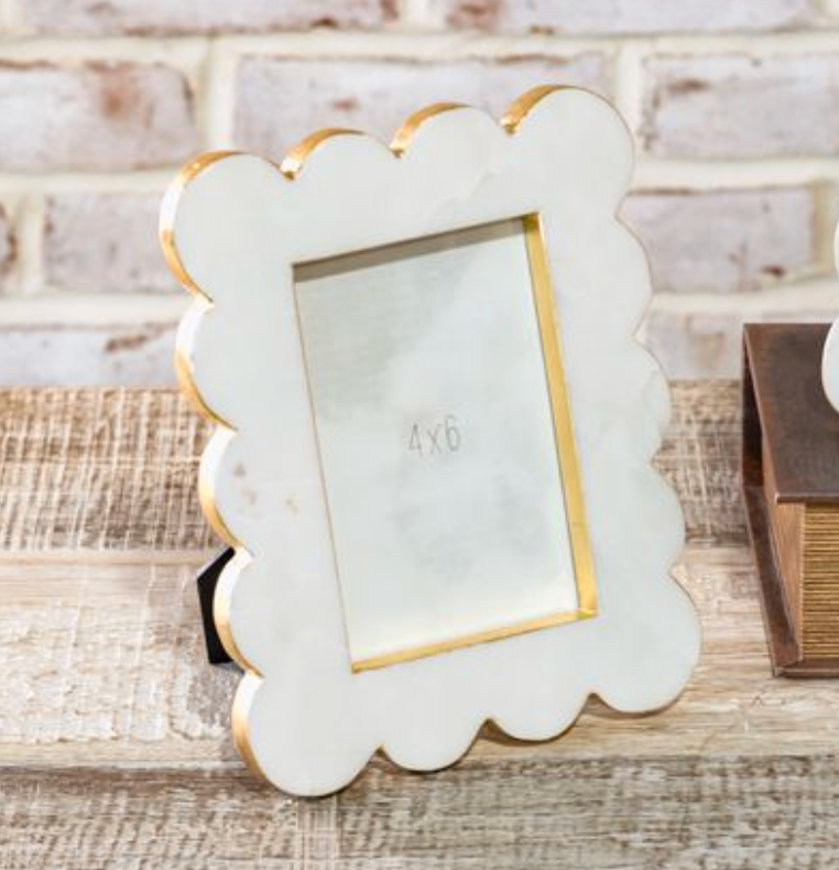 4x6 Marble Scallop Frame with Gold Edge