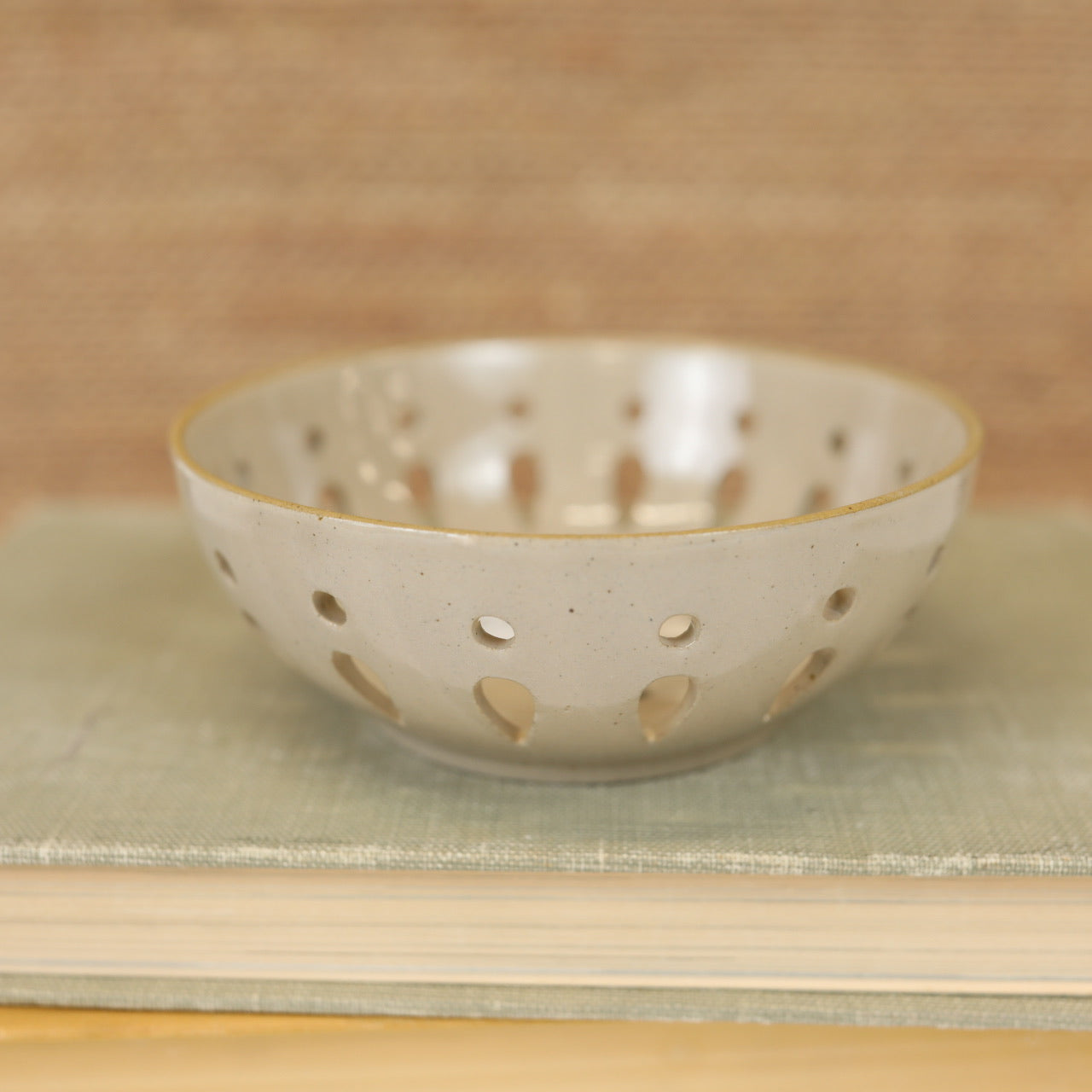 Round Berry Bowls - 3 Colors