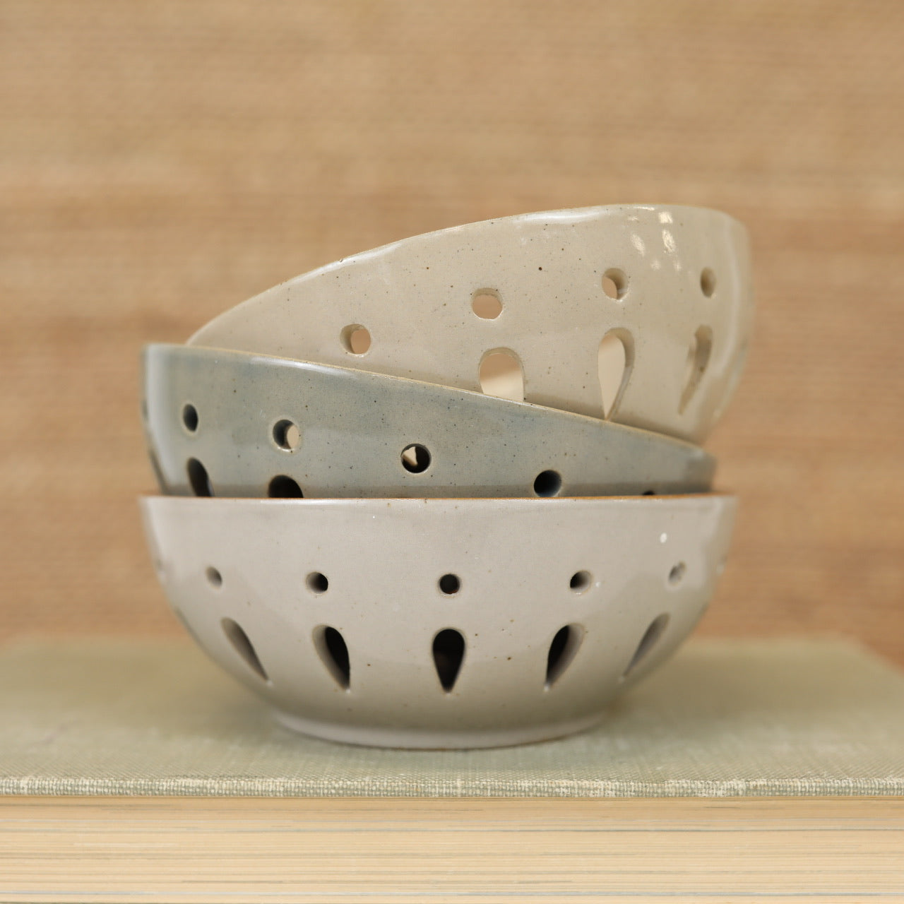 Round Berry Bowls - 3 Colors