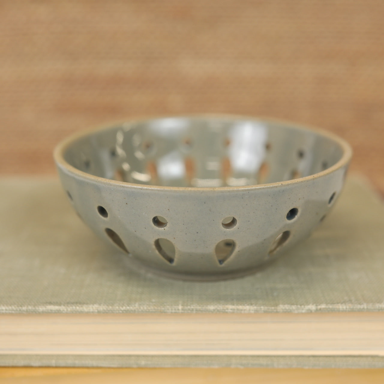 Round Berry Bowls - 3 Colors