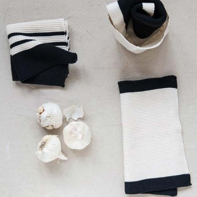 Black and White Knit Dish Cloths With Bag